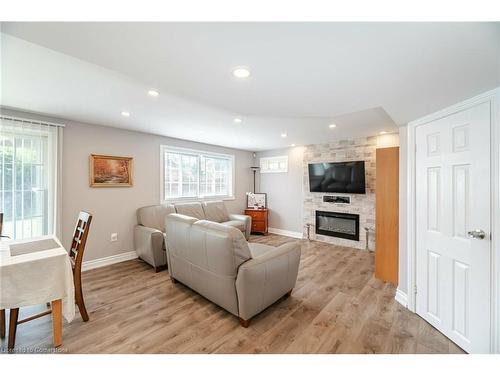 111 Bayridge Drive, Peel, ON - Indoor Photo Showing Living Room