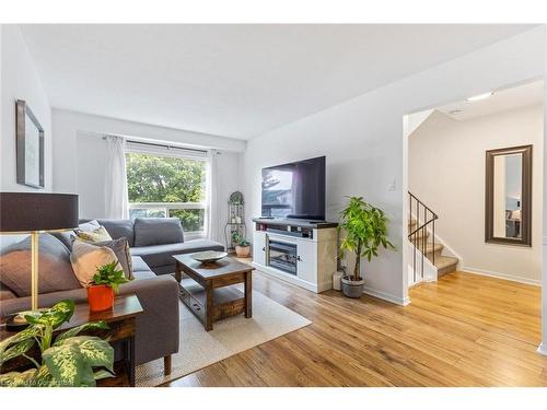 69 Dovercliffe Road, Guelph, ON - Indoor Photo Showing Living Room