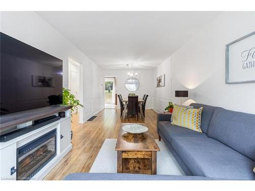 69 Dovercliffe Road, Guelph, ON - Indoor Photo Showing Living Room