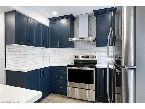 Upper-305 Weir Street N, Hamilton, ON - Indoor Photo Showing Kitchen With Upgraded Kitchen