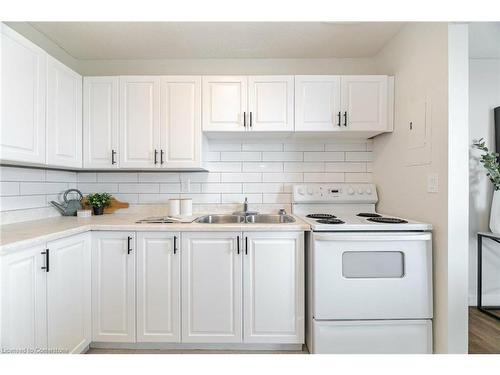 Ph-2-1100 Caven Street, Mississauga, ON - Indoor Photo Showing Kitchen With Double Sink