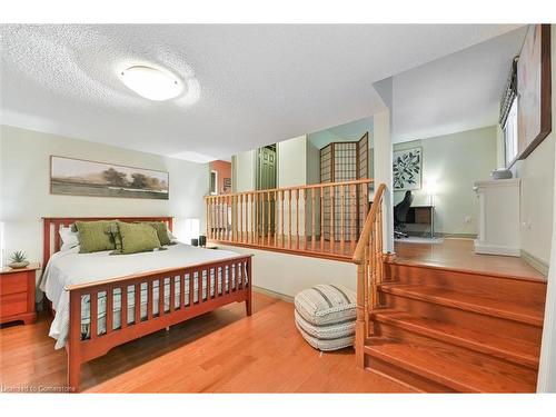 2368 Folkway Drive, Mississauga, ON - Indoor Photo Showing Bedroom