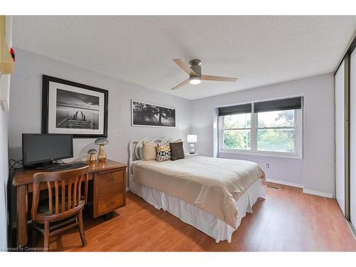 2368 Folkway Drive, Mississauga, ON - Indoor Photo Showing Bedroom