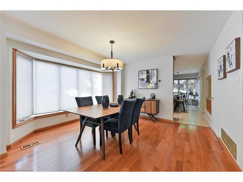 2368 Folkway Drive, Mississauga, ON - Indoor Photo Showing Dining Room