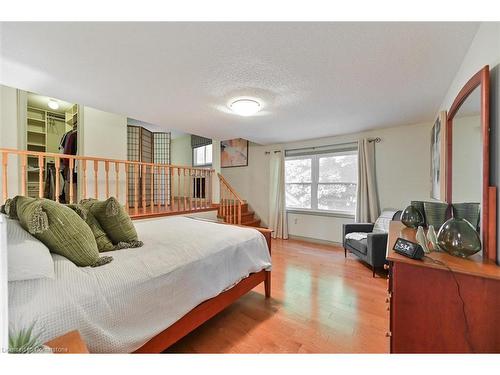 2368 Folkway Drive, Mississauga, ON - Indoor Photo Showing Bedroom