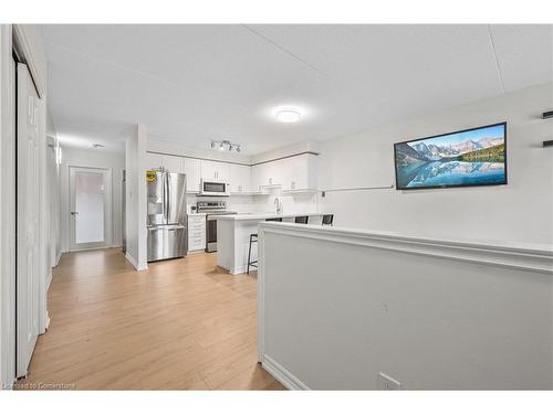 10-2120 Headon Road, Burlington, ON - Indoor Photo Showing Kitchen