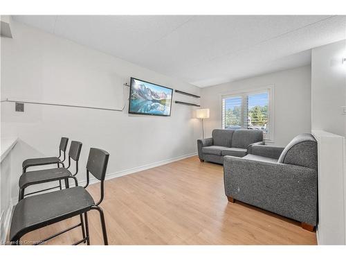 10-2120 Headon Road, Burlington, ON - Indoor Photo Showing Living Room