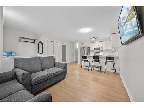 10-2120 Headon Road, Burlington, ON - Indoor Photo Showing Living Room