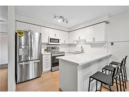 10-2120 Headon Road, Burlington, ON - Indoor Photo Showing Kitchen With Stainless Steel Kitchen