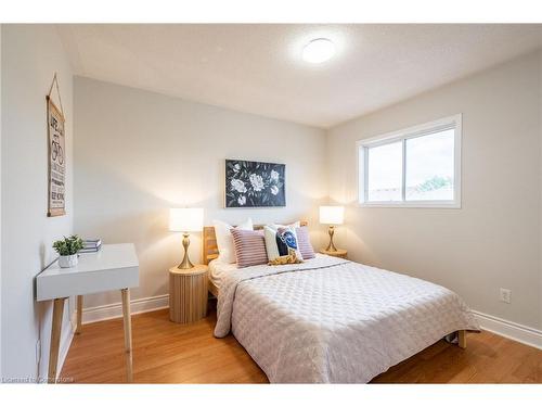 5875 Mersey Street, Mississauga, ON - Indoor Photo Showing Bedroom