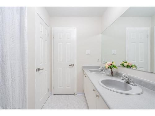 5875 Mersey Street, Mississauga, ON - Indoor Photo Showing Bathroom