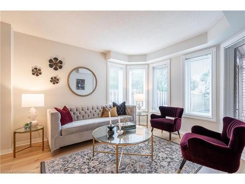 5875 Mersey Street, Mississauga, ON - Indoor Photo Showing Living Room