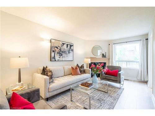 5875 Mersey Street, Mississauga, ON - Indoor Photo Showing Living Room