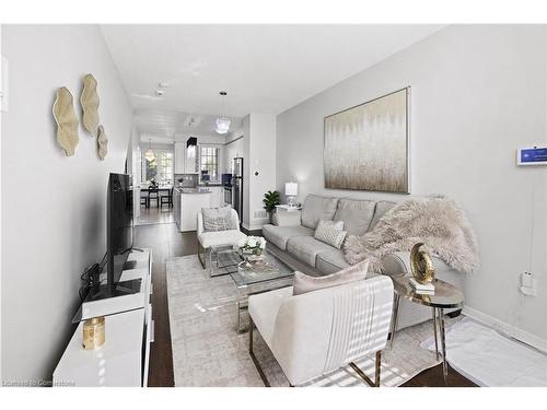 79-391 Beechgrove Drive, Scarborough, ON - Indoor Photo Showing Living Room