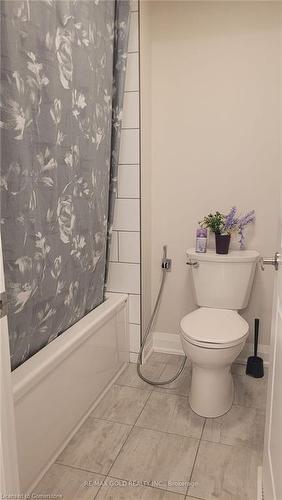 Upper-32 Hollybrook Trail, Kitchener, ON - Indoor Photo Showing Bathroom