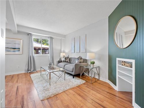 15-12 Whitedeer Road, Stoney Creek, ON - Indoor Photo Showing Living Room