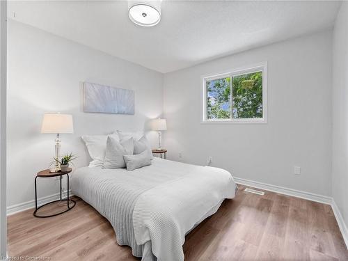 15-12 Whitedeer Road, Stoney Creek, ON - Indoor Photo Showing Bedroom