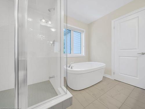 90 Broadacre Drive, Kitchener, ON - Indoor Photo Showing Bathroom