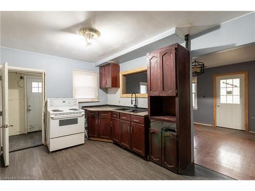 295-297 Metcalfe Street E, Strathroy, ON - Indoor Photo Showing Kitchen With Double Sink