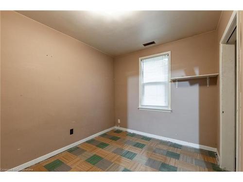 295-297 Metcalfe Street E, Strathroy, ON - Indoor Photo Showing Other Room