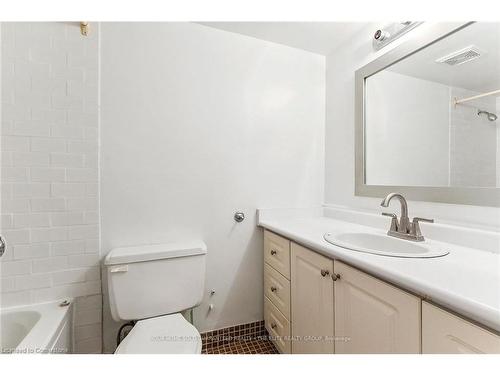 1115-11 Wincott Drive, Toronto, ON - Indoor Photo Showing Bathroom