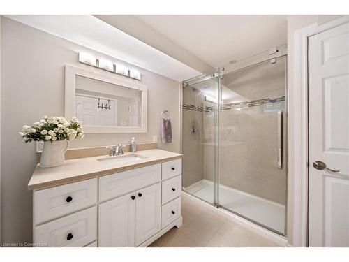 2025 Canning Court, Burlington, ON - Indoor Photo Showing Bathroom