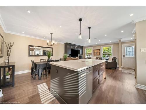 2025 Canning Court, Burlington, ON - Indoor Photo Showing Kitchen With Upgraded Kitchen