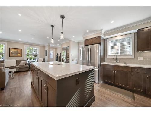 2025 Canning Court, Burlington, ON - Indoor Photo Showing Kitchen With Upgraded Kitchen