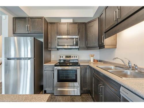 7381 Matteo Drive, Niagara Falls, ON - Indoor Photo Showing Kitchen With Double Sink