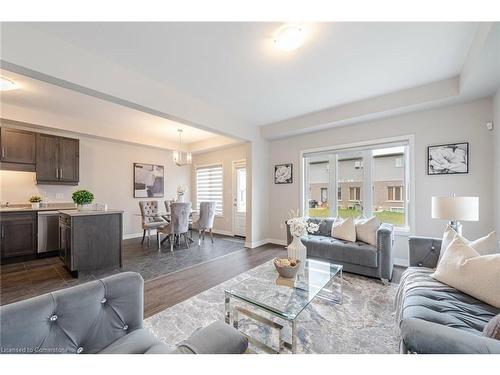 7381 Matteo Drive, Niagara Falls, ON - Indoor Photo Showing Living Room