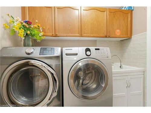 7 Teversham Court, Markham, ON - Indoor Photo Showing Laundry Room