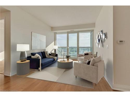 914-1055 Southdown Road, Mississauga, ON - Indoor Photo Showing Living Room