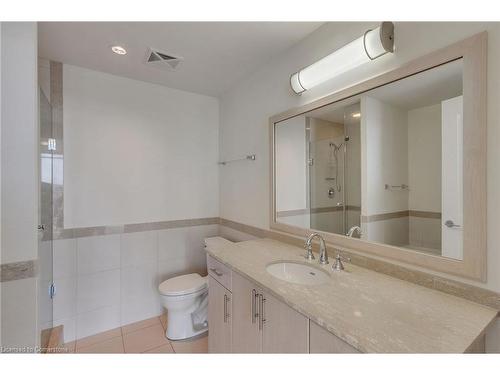 914-1055 Southdown Road, Mississauga, ON - Indoor Photo Showing Bathroom