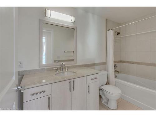 914-1055 Southdown Road, Mississauga, ON - Indoor Photo Showing Bathroom