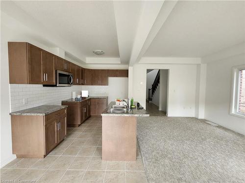 172 Bur Oak Drive Drive, Thorold, ON - Indoor Photo Showing Kitchen With Double Sink