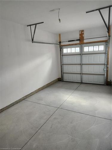 172 Bur Oak Drive Drive, Thorold, ON - Indoor Photo Showing Garage