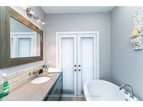 264 Vellwood Common, Oakville, ON - Indoor Photo Showing Bathroom