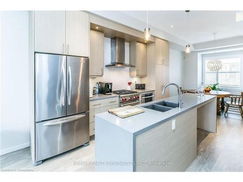 264 Vellwood Common, Oakville, ON - Indoor Photo Showing Kitchen With Double Sink With Upgraded Kitchen