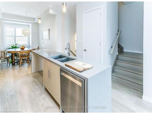 264 Vellwood Common, Oakville, ON - Indoor Photo Showing Kitchen With Double Sink