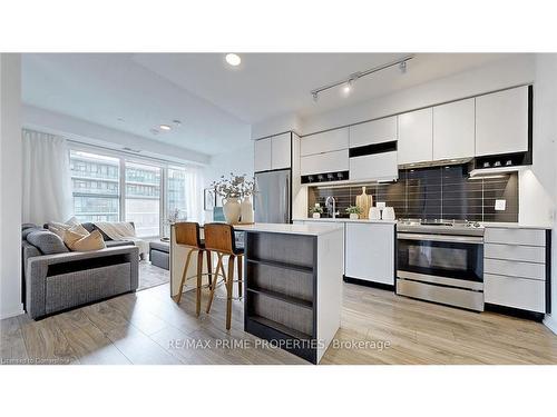 607-4065 Confederation Parkway, Mississauga, ON - Indoor Photo Showing Kitchen