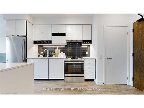 607-4065 Confederation Parkway, Mississauga, ON - Indoor Photo Showing Kitchen