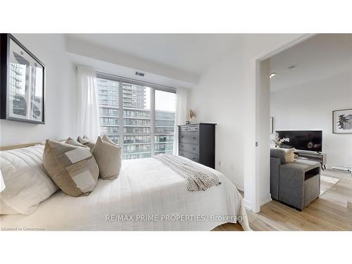 607-4065 Confederation Parkway, Mississauga, ON - Indoor Photo Showing Bedroom