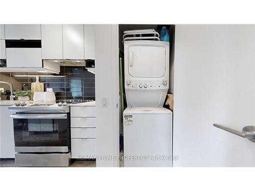 607-4065 Confederation Parkway, Mississauga, ON - Indoor Photo Showing Laundry Room