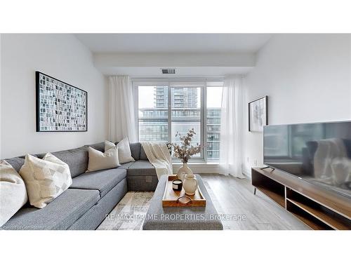 607-4065 Confederation Parkway, Mississauga, ON - Indoor Photo Showing Living Room