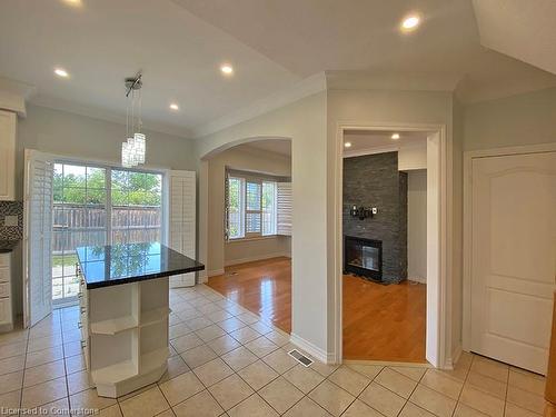 4230 Fuller Crescent, Burlington, ON - Indoor Photo Showing Other Room