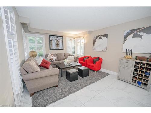 58 Blackthorn Lane, Peel, ON - Indoor Photo Showing Living Room