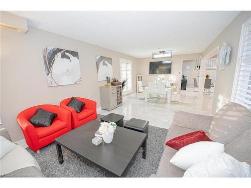 58 Blackthorn Lane, Peel, ON - Indoor Photo Showing Living Room