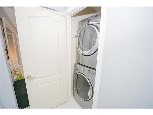 58 Blackthorn Lane, Peel, ON - Indoor Photo Showing Laundry Room