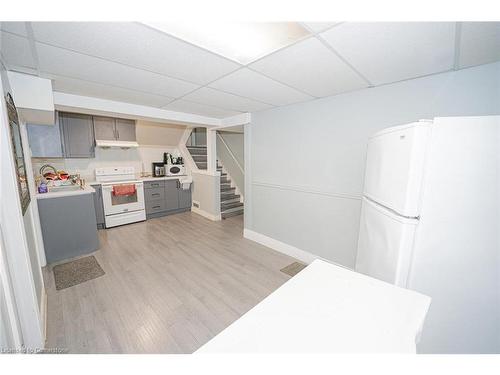 58 Blackthorn Lane, Peel, ON - Indoor Photo Showing Kitchen