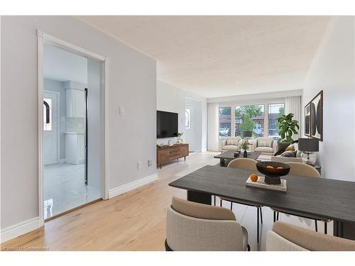 736 Consort Crescent, Mississauga, ON - Indoor Photo Showing Dining Room